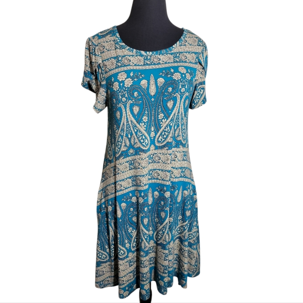 Hotgift blue cream paisleyswing dress size medium short sleeve scoop neck boho